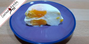 Huevo cocido en el microondas
