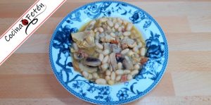 Guiso de judías blancas con pollo y champiñones